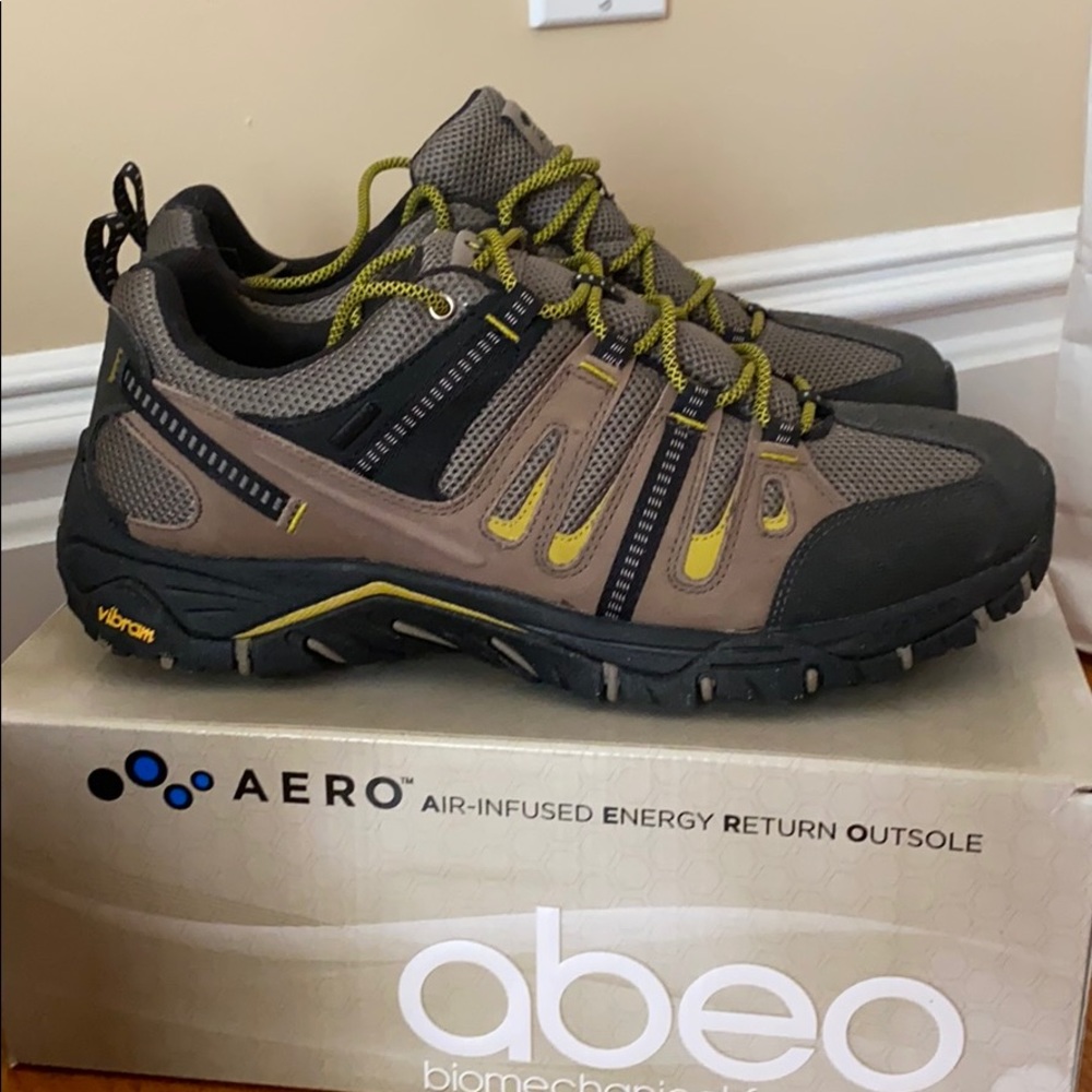 Abeo Aero Sneakers. Mint Condition with Box. 11.